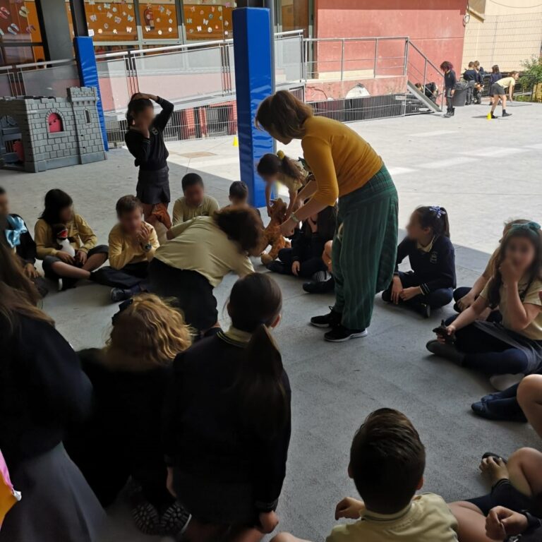 Actividade de dinamización de patios con xogos e propostas de participación durante o recreo.